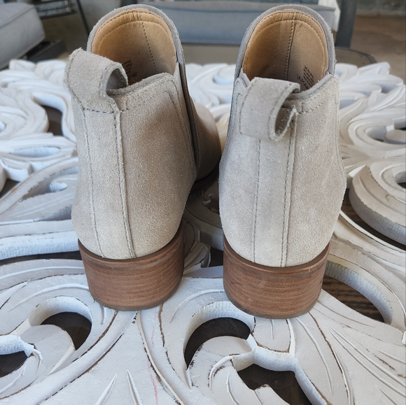 Lucky Brand Suede Boots - Picture 4 of 9